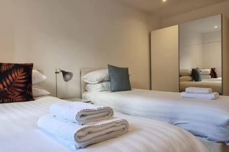 Beautiful Apartment Overlooking A Garden Londra Esterno foto