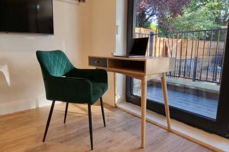 Beautiful Apartment Overlooking A Garden Londra Esterno foto