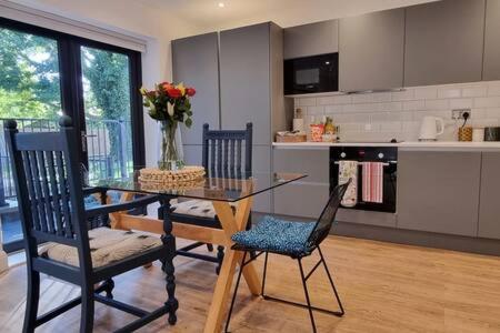 Beautiful Apartment Overlooking A Garden Londra Esterno foto